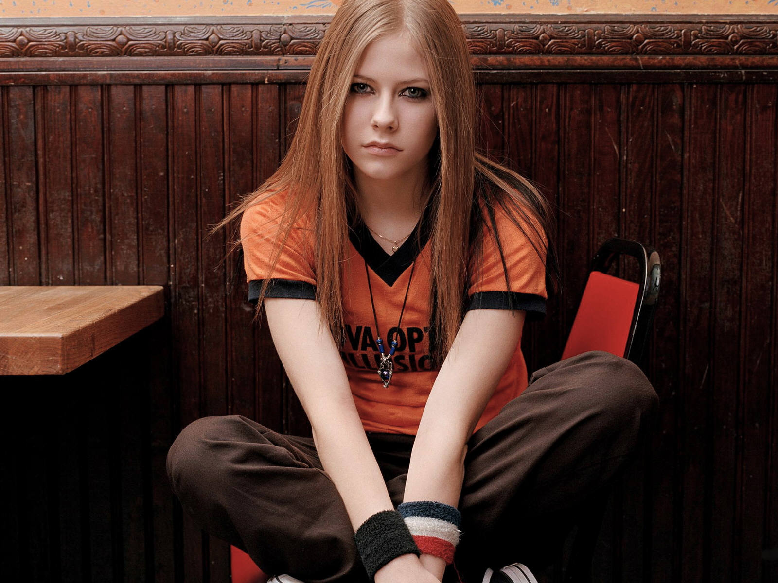 Avril Lavigne Wallpapers orange t shirt cute