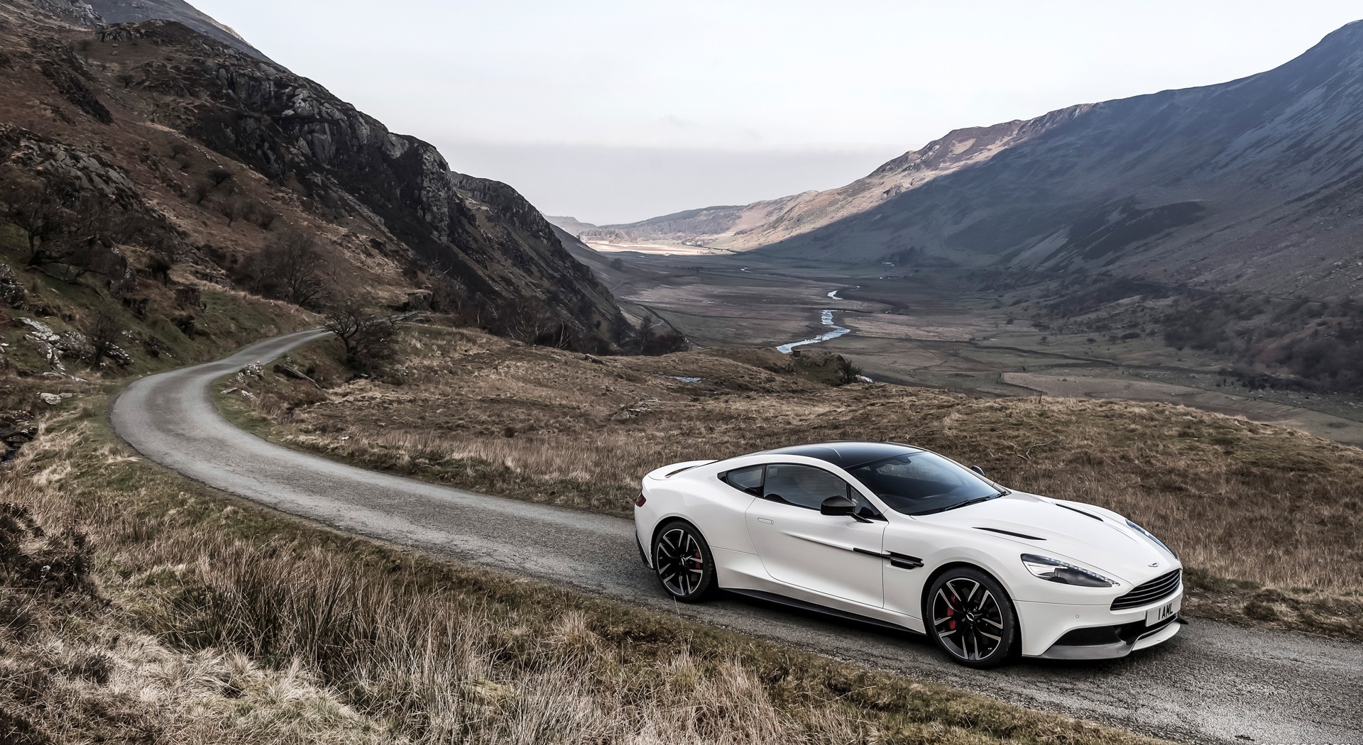 Aston Martin Vanquish White image