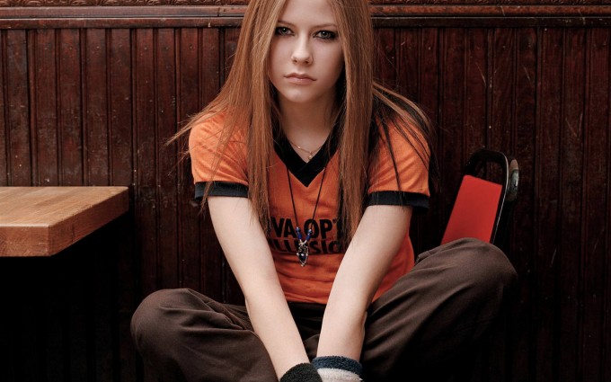 Avril Lavigne Wallpapers orange t shirt cute