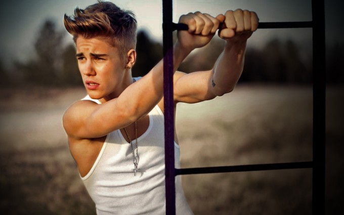 Justin Bieber wallpapers cross chain