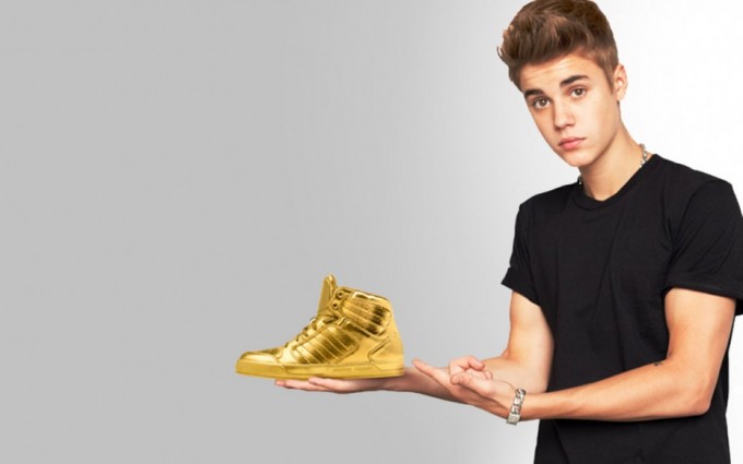 Justin Bieber wallpapers golden shoes