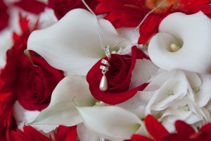 Red Roses Wallpapers HD A39 necklace