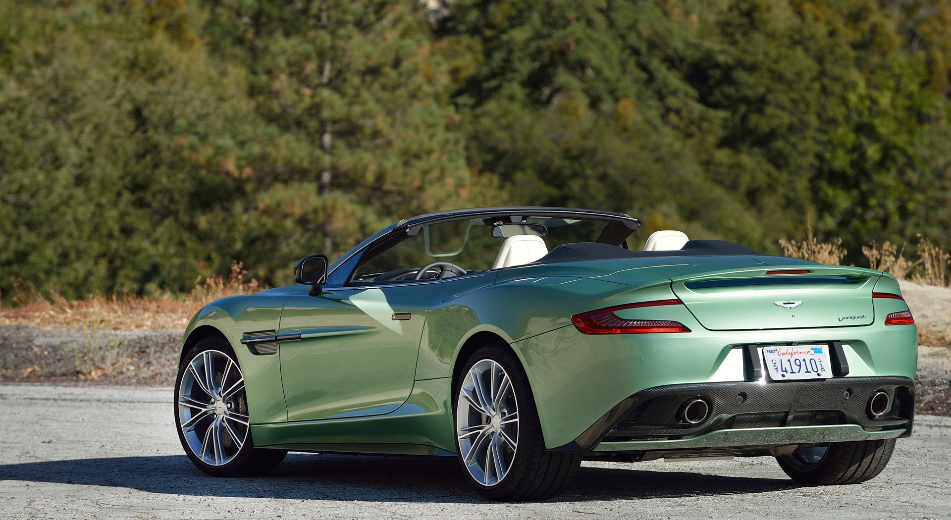 Aston Martin Vanquish Wallpaper green