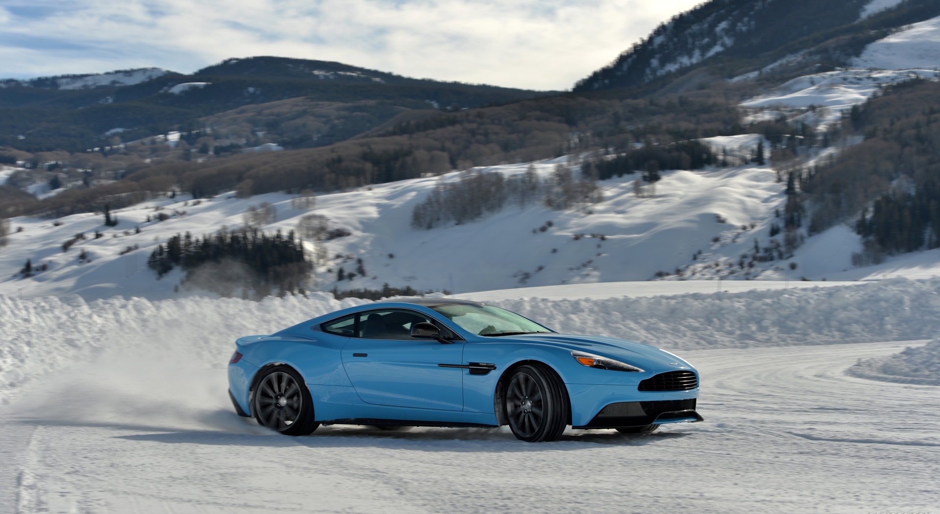 Aston Martin Vanquish Wallpapers blue A1