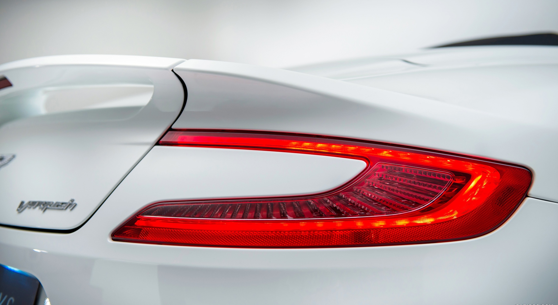 Aston Martin Vanquish Wallpapers tail light