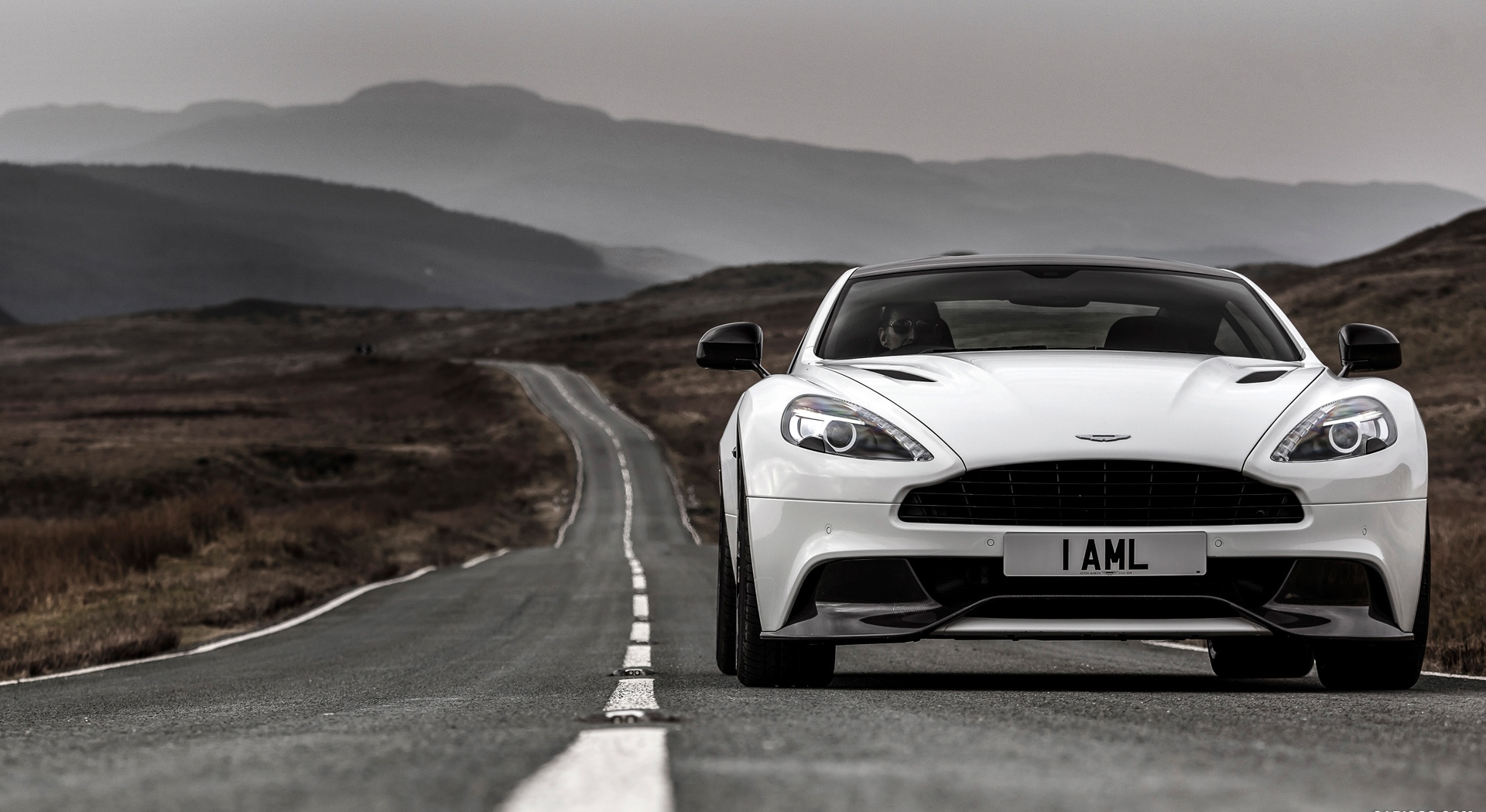 Aston Martin Vanquish White photo