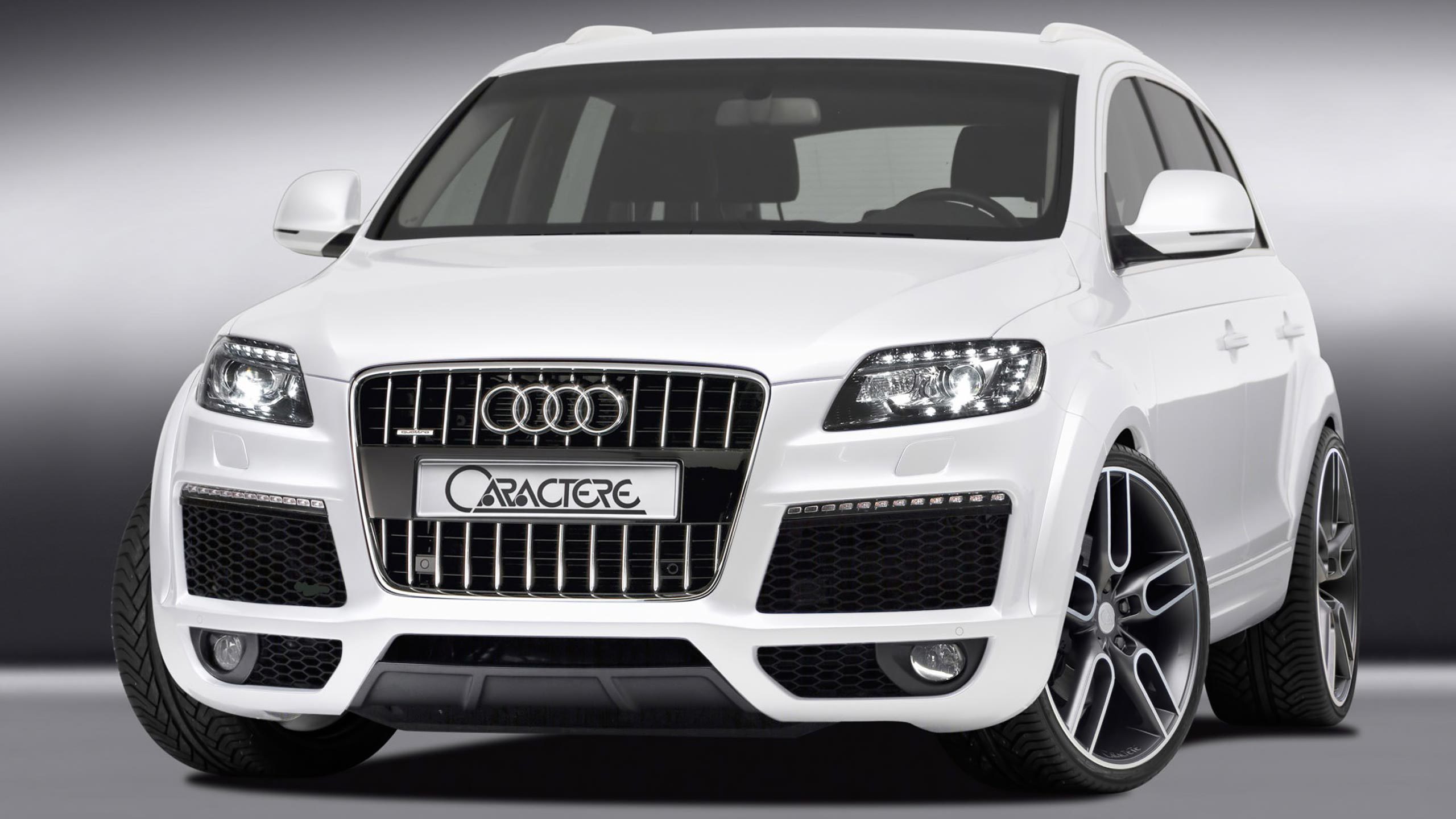 Audi Q7 images