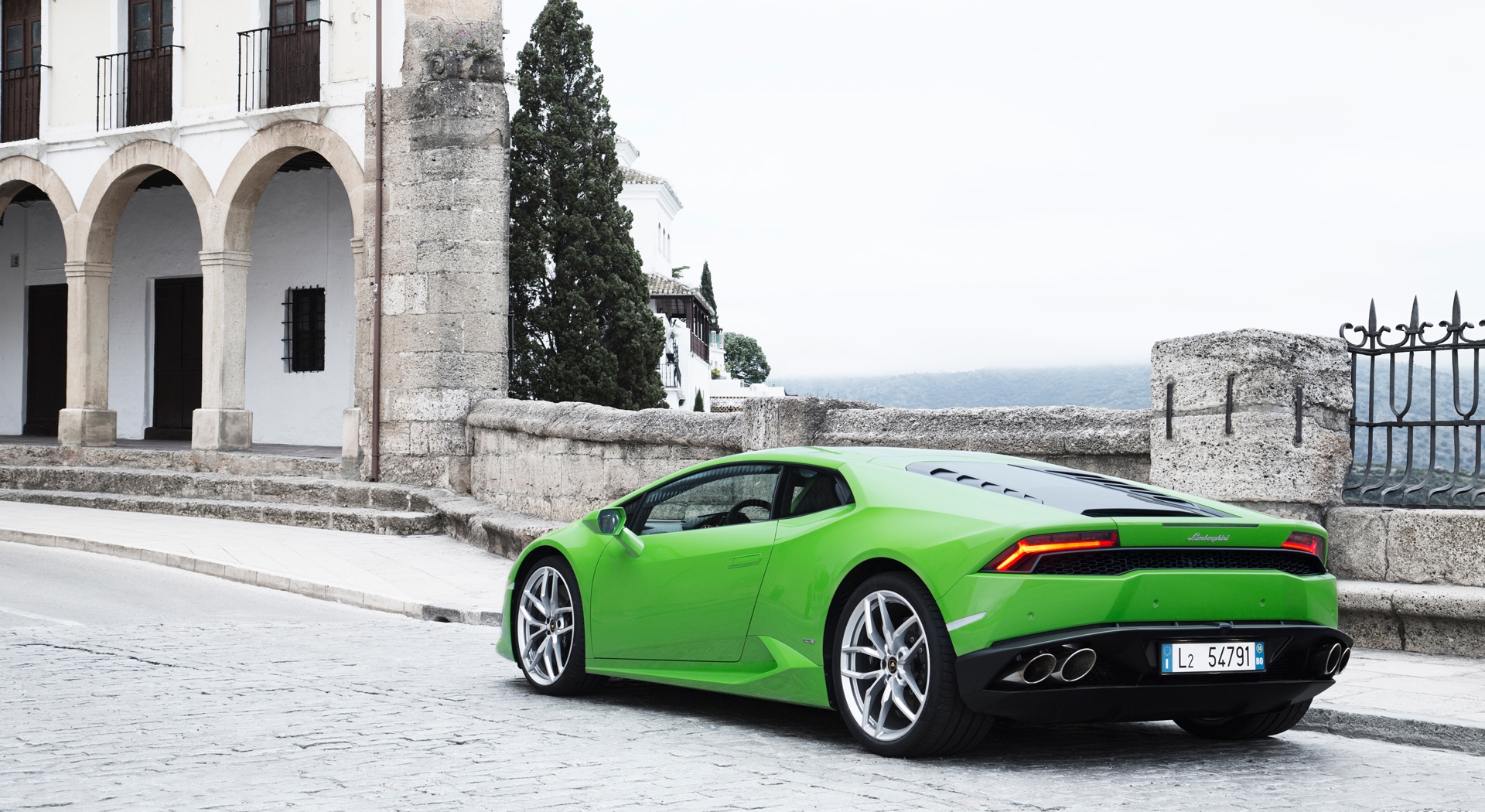 Lamborghini Huracan green