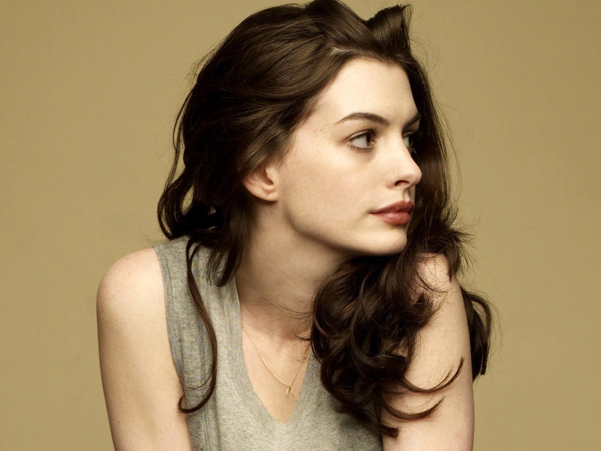 anne hathaway wallpapers hd A3