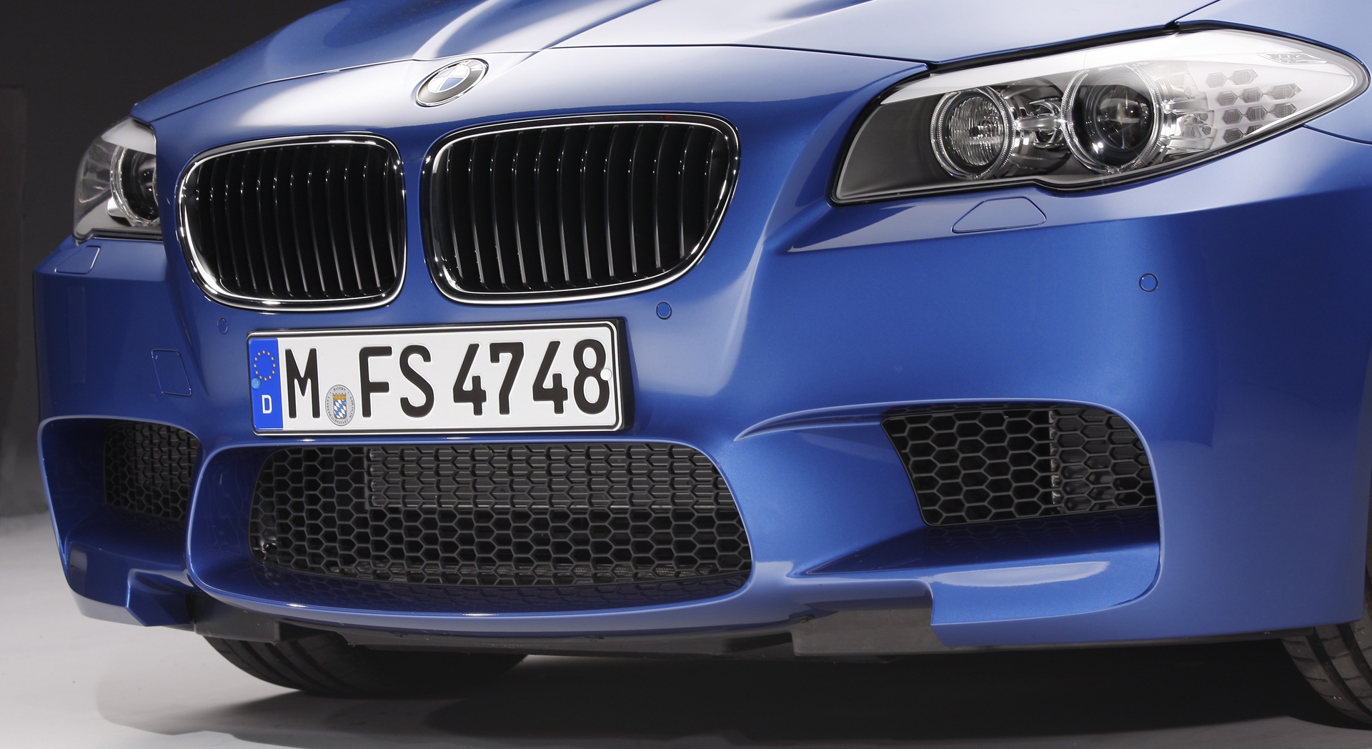 bmw m5 number plate