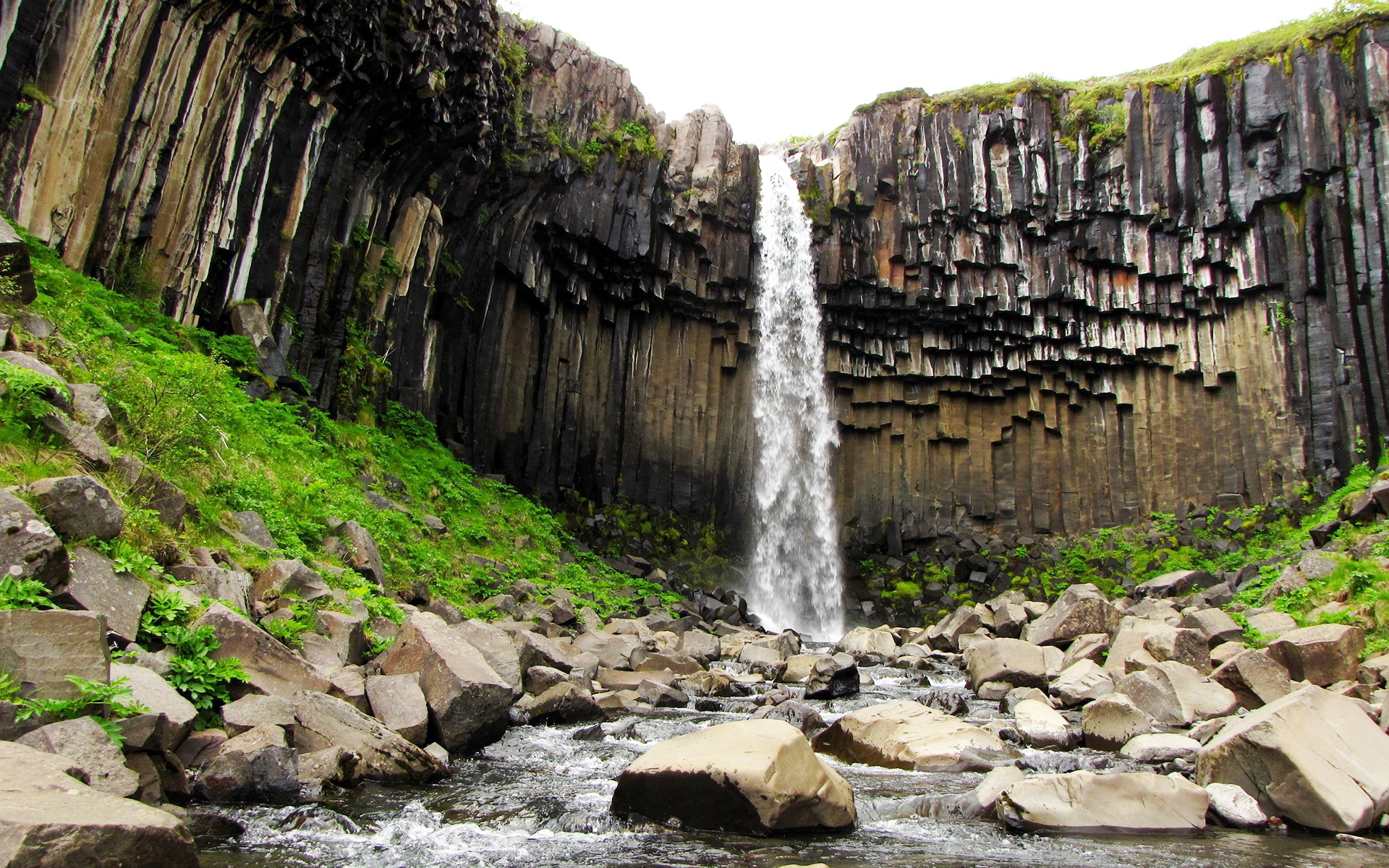svartifoss waterfall island